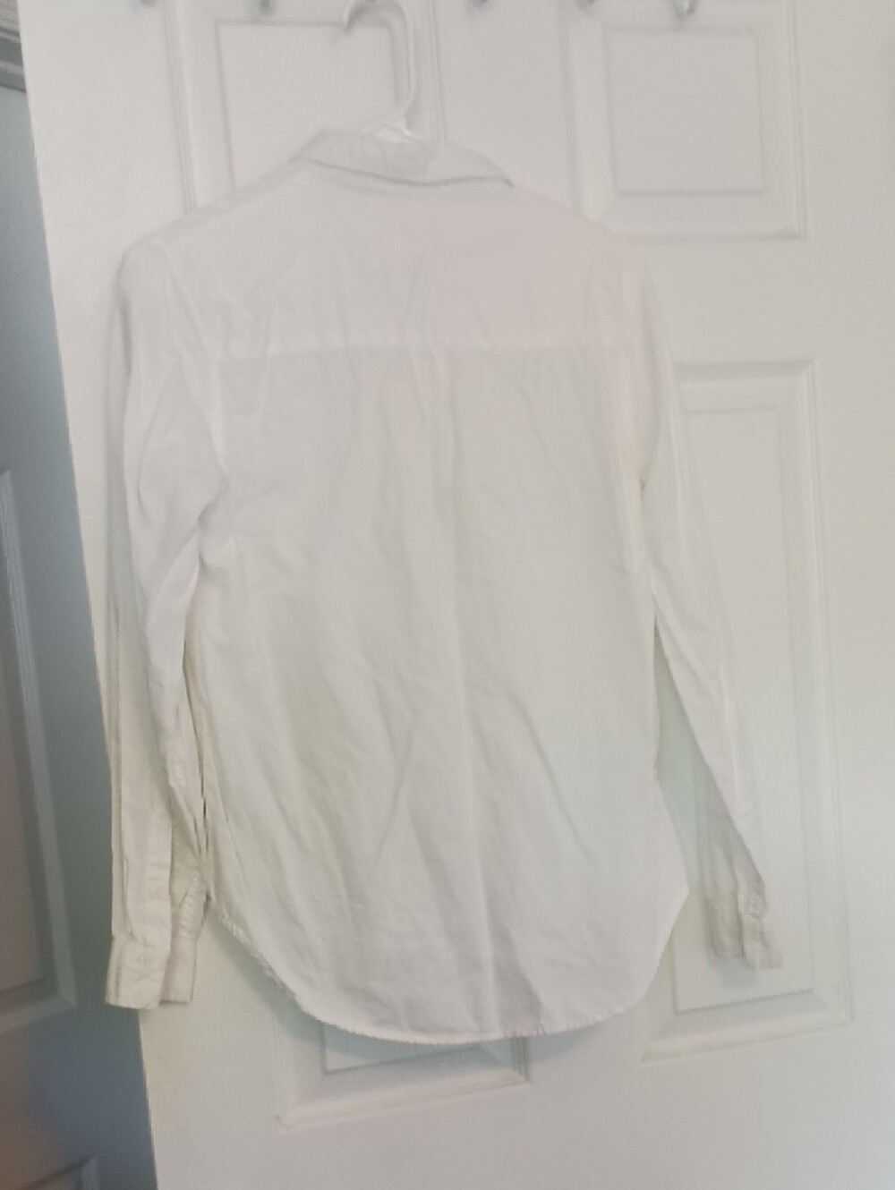 Universal Thread Women's White Button-Down Shirt - Picture 5 of 5